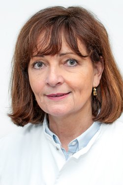 Dr. med. FÄ für Transfusionsmedizin / FÄ für Gynäkologie und Geburtshilfe Evelyn Loeser